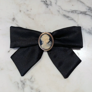 Mademoiselle Camée Black Cameo Bow Brooch