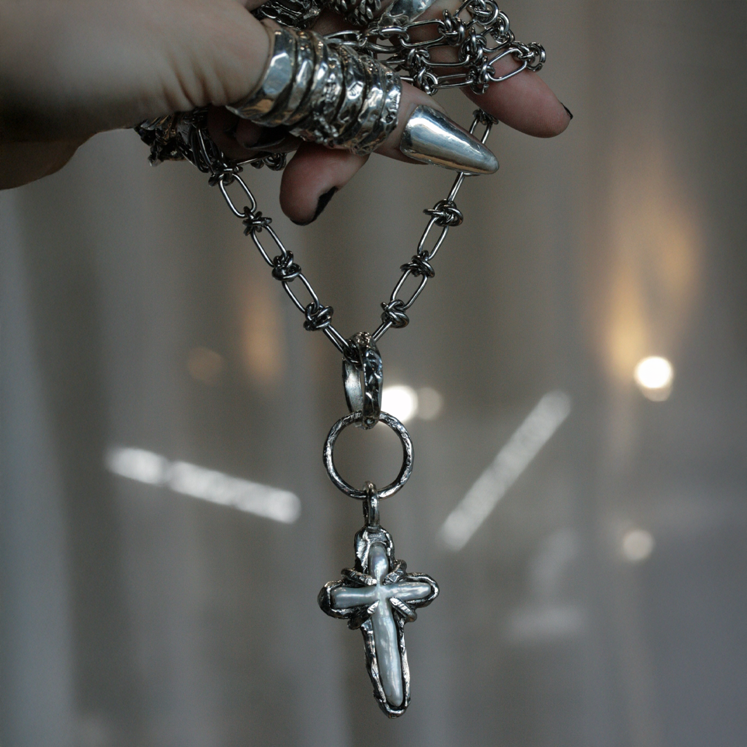 ÎMMØRTALË Sacrum Cor Necklace