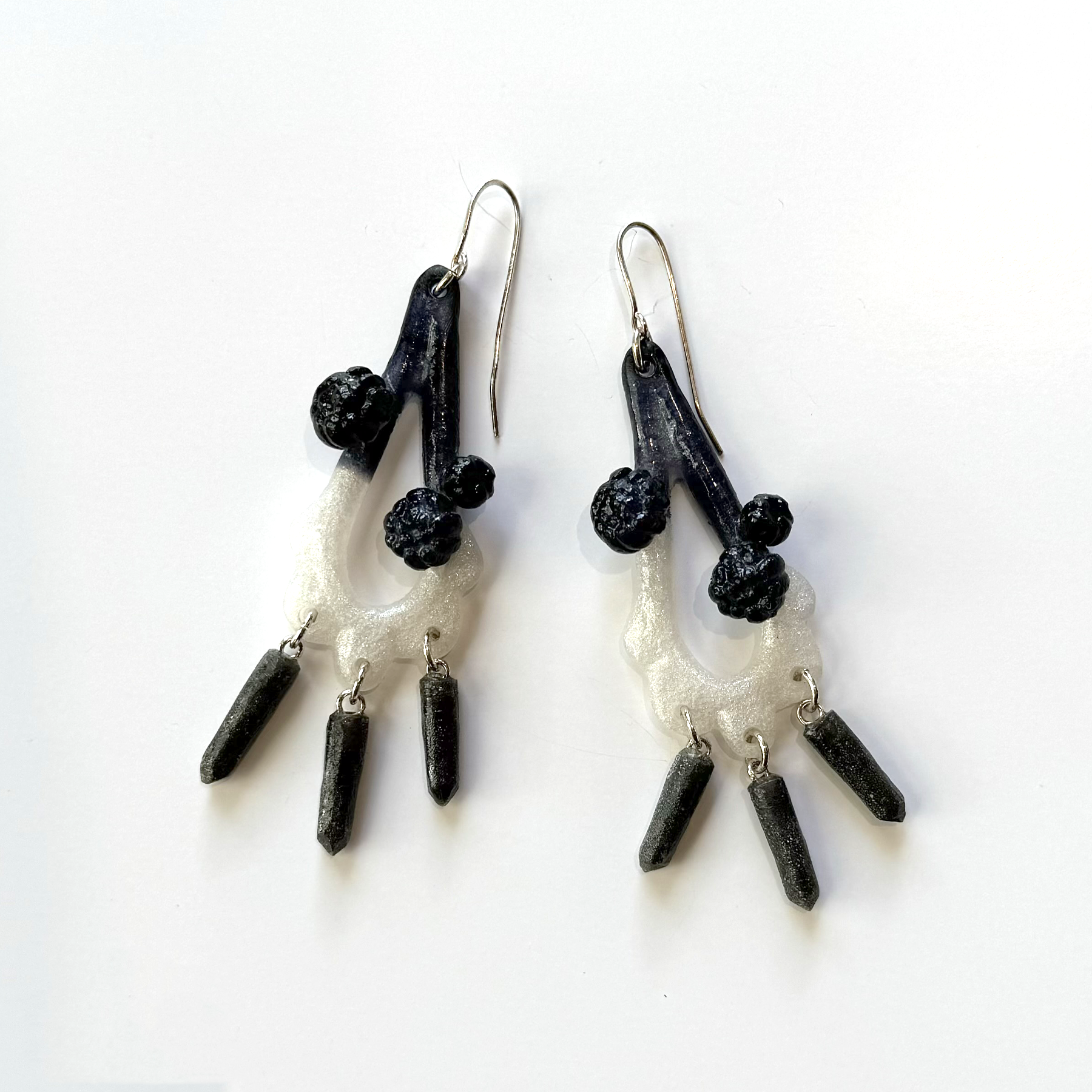 Kate Rohde Teardrop Frill Earrings - Black & White