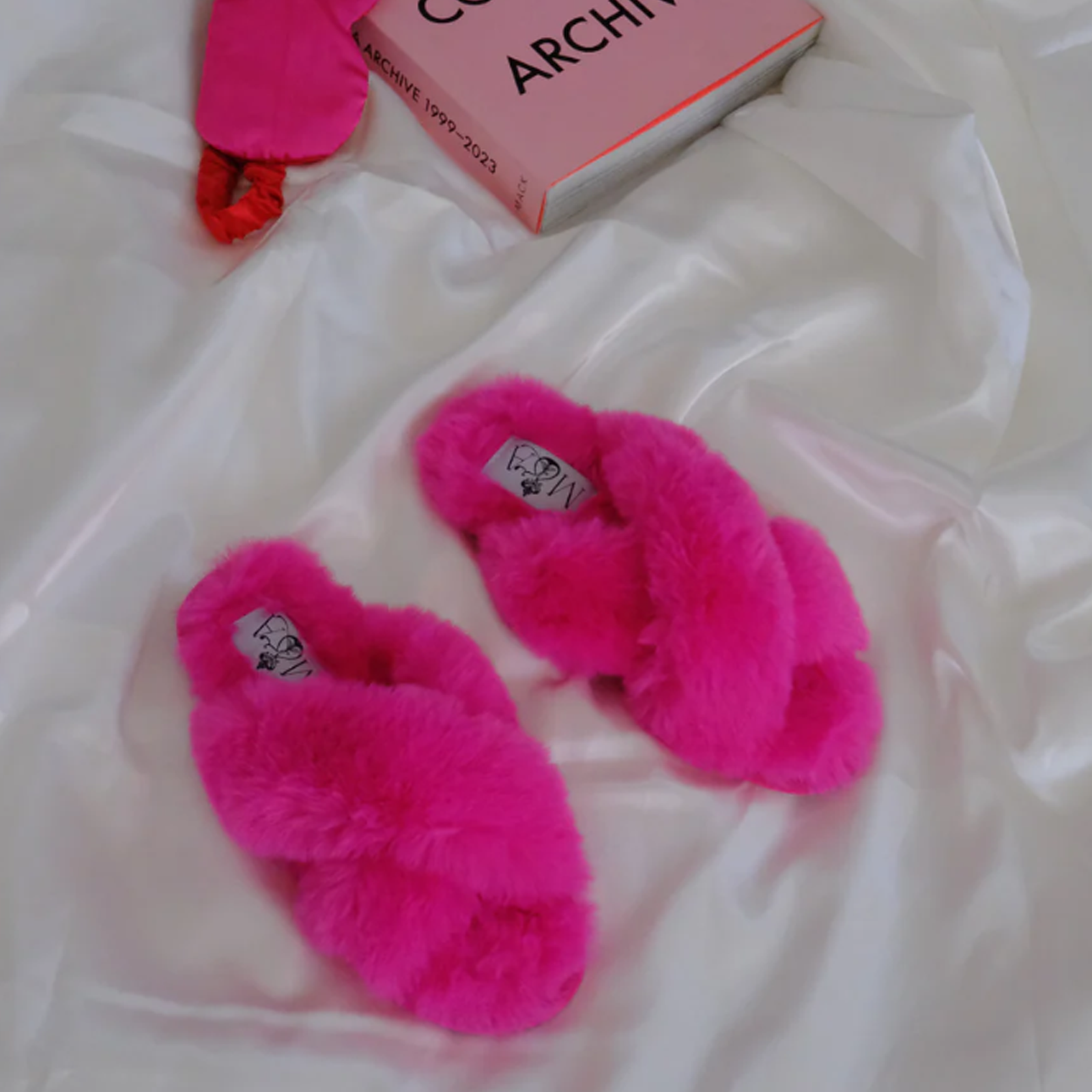 Mode & Affaire Slippers - Hot Pink