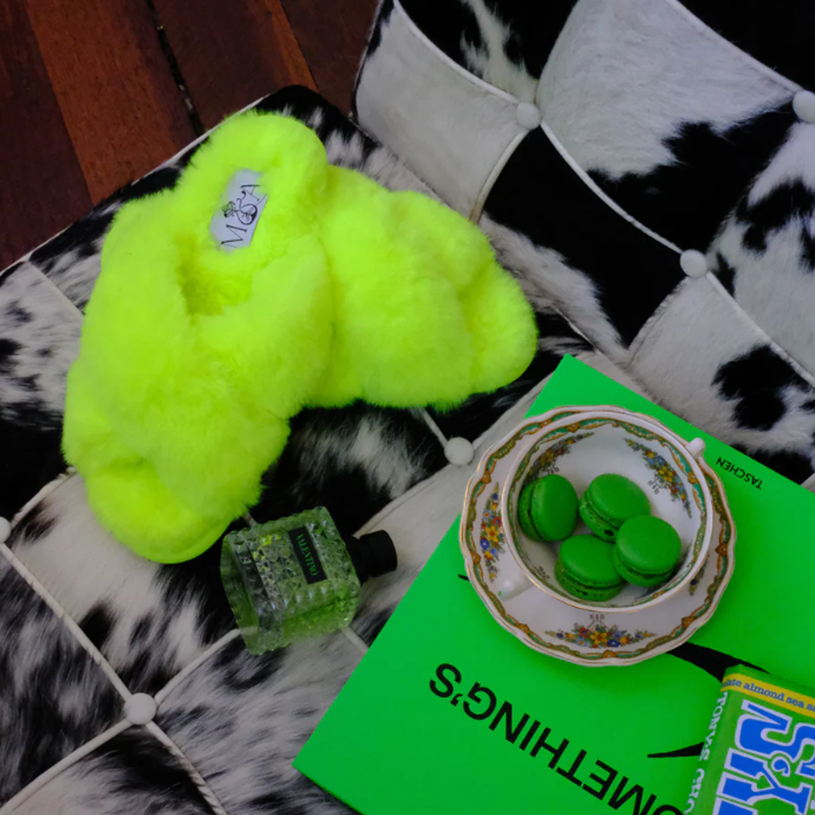 Mode & Affaire Slippers - Neon