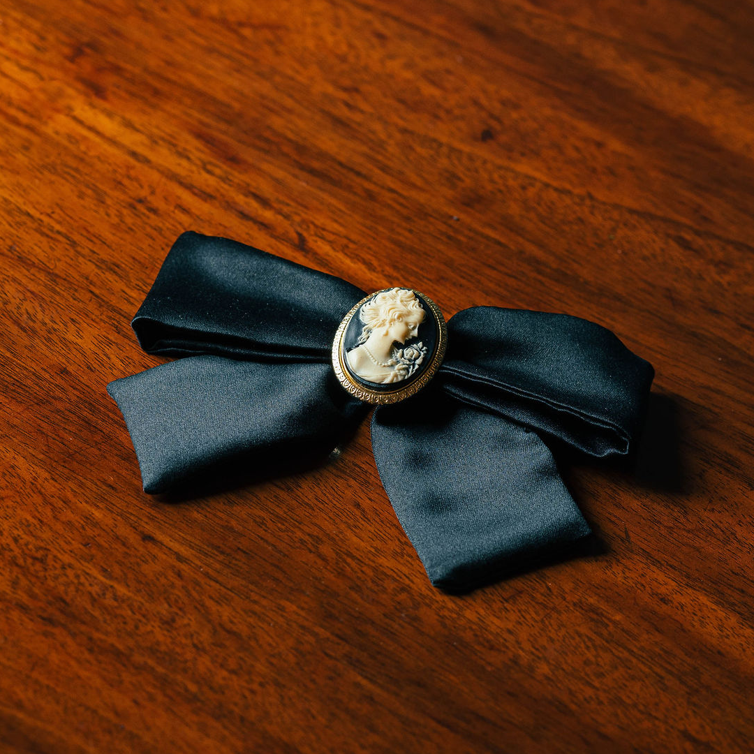 Broochella Mademoiselle Camée Black Cameo Bow Brooch