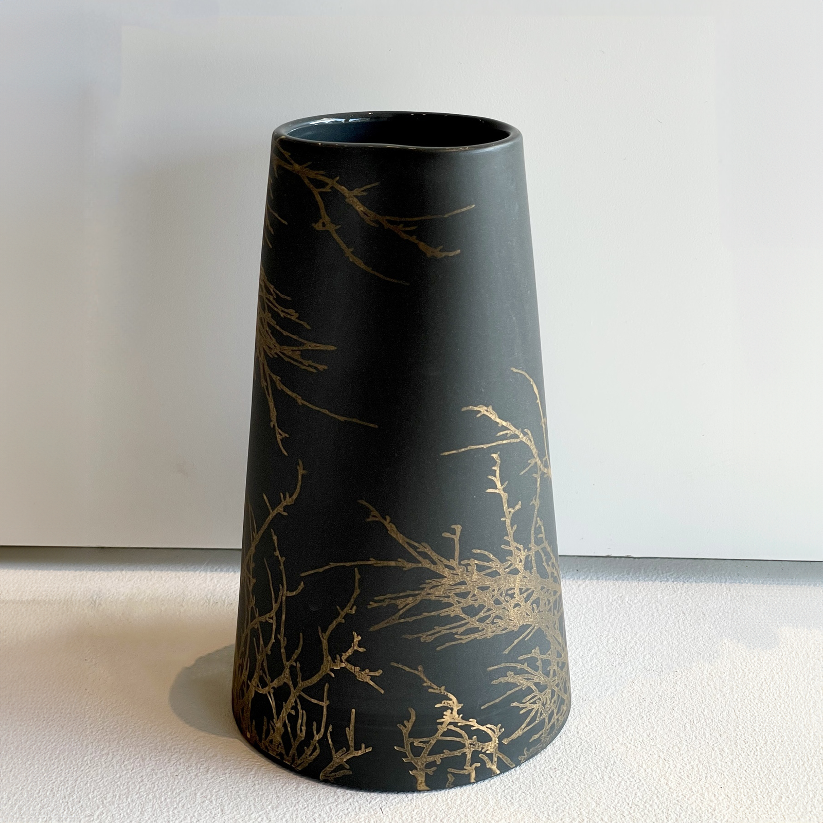 Sandra Black Black & Gold Vase 2