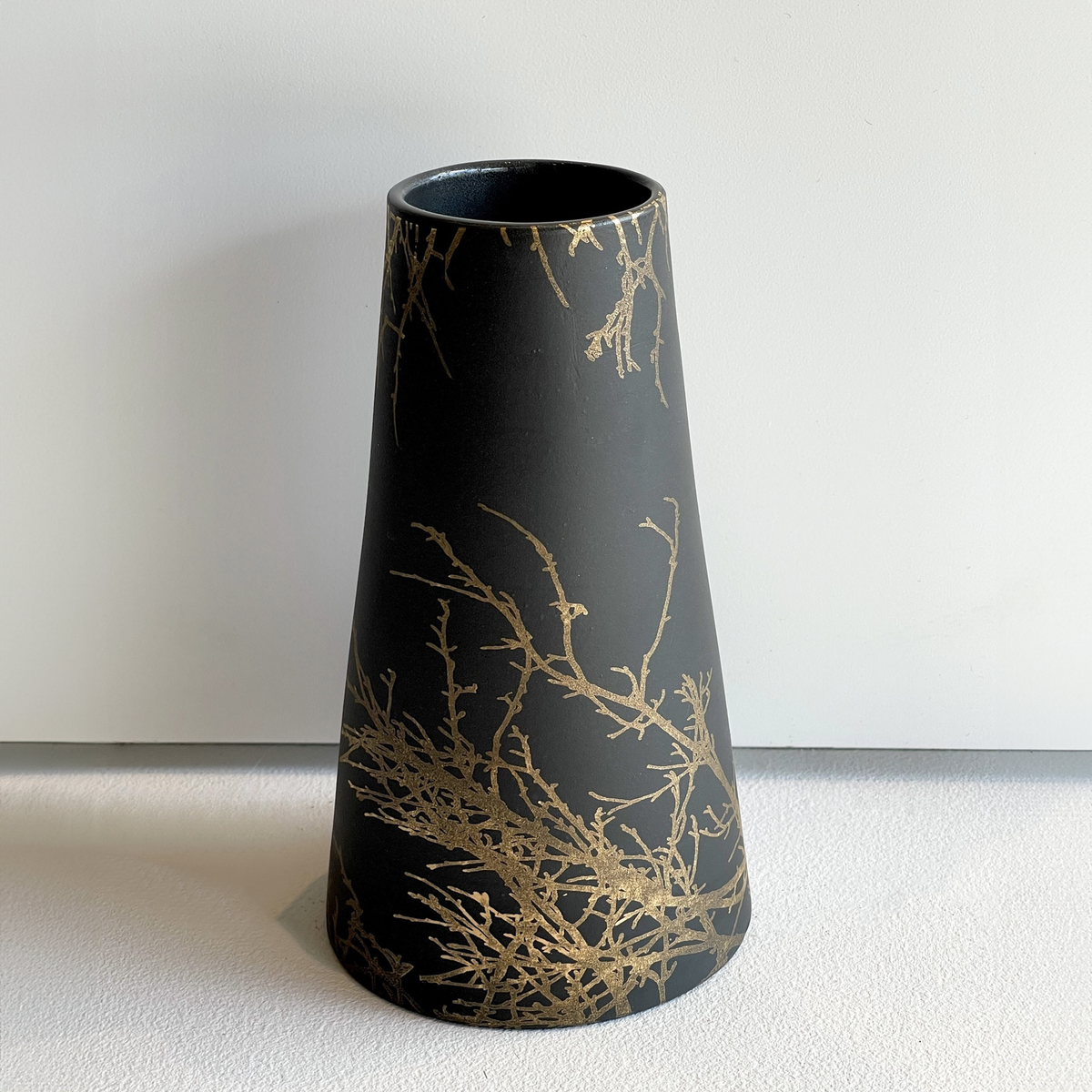Sandra Black Black & Gold Vase 3