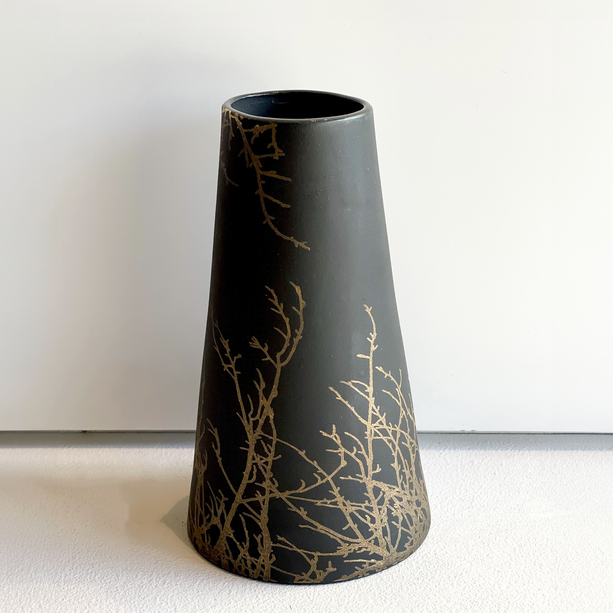 Sandra Black Black & Gold Vase 4