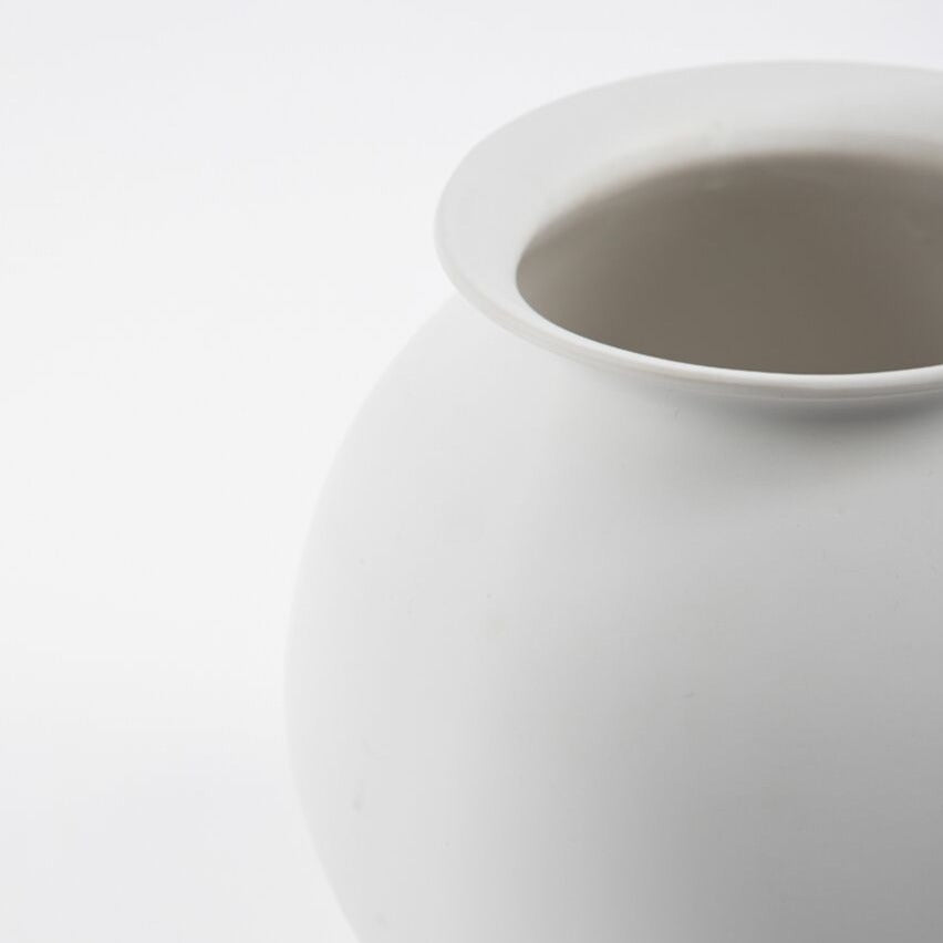 Bella Vase White - Large D32 x H32 cms