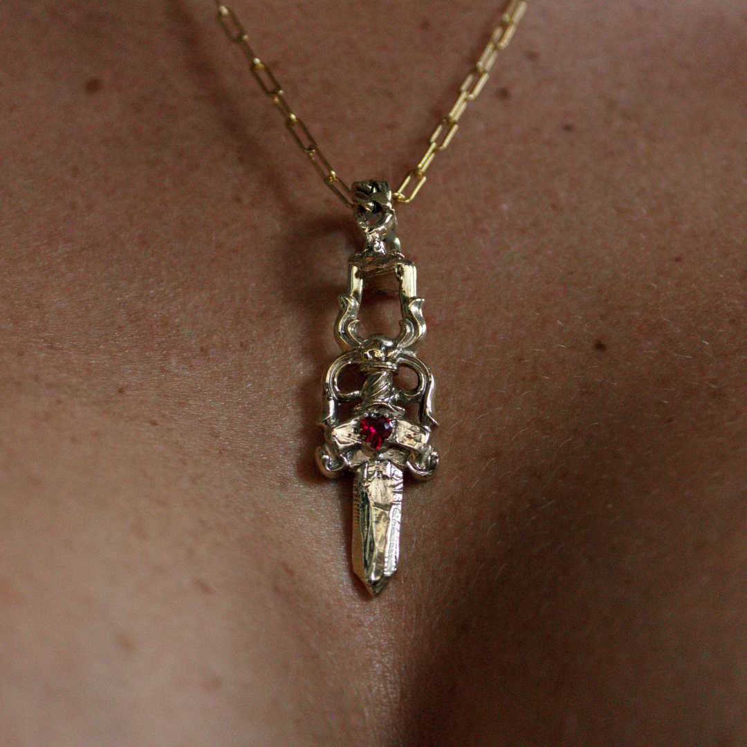 ÎMMØRTALË Jewellery Love Is A Drug Pendant - Gold